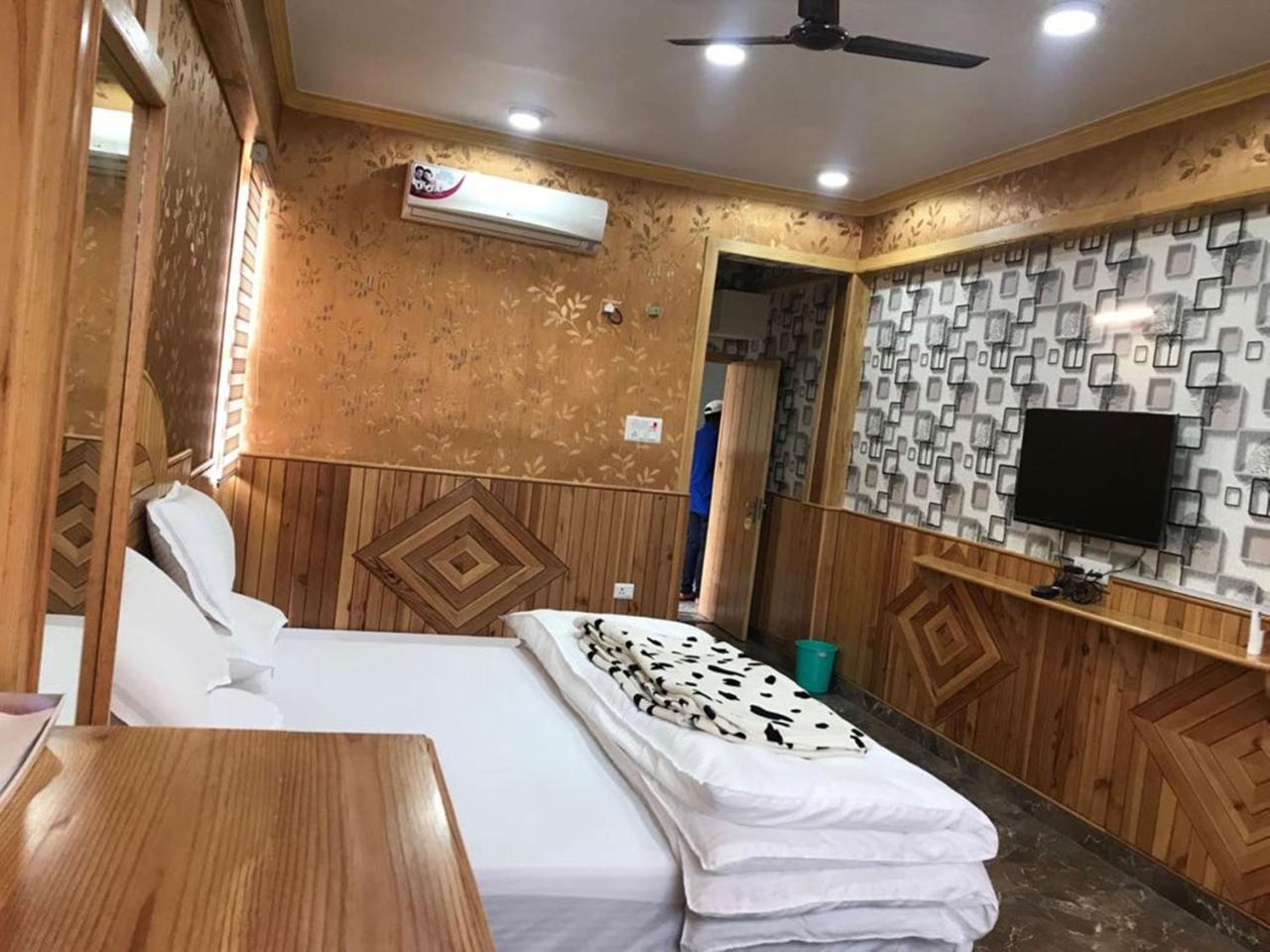 Oyo 37525 Hotel Mall Palace Pithorāgarh Екстериор снимка