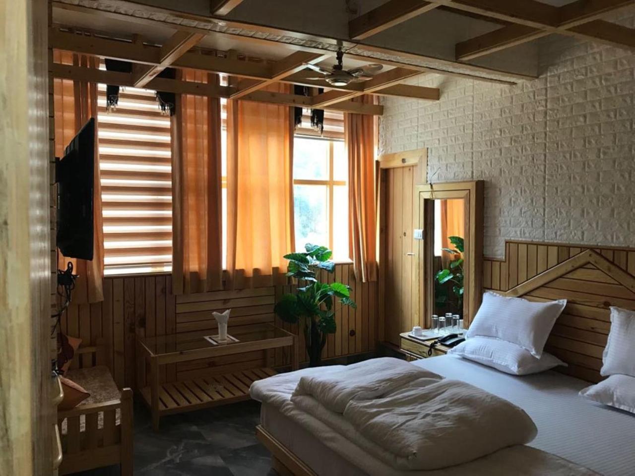 Oyo 37525 Hotel Mall Palace Pithorāgarh Екстериор снимка