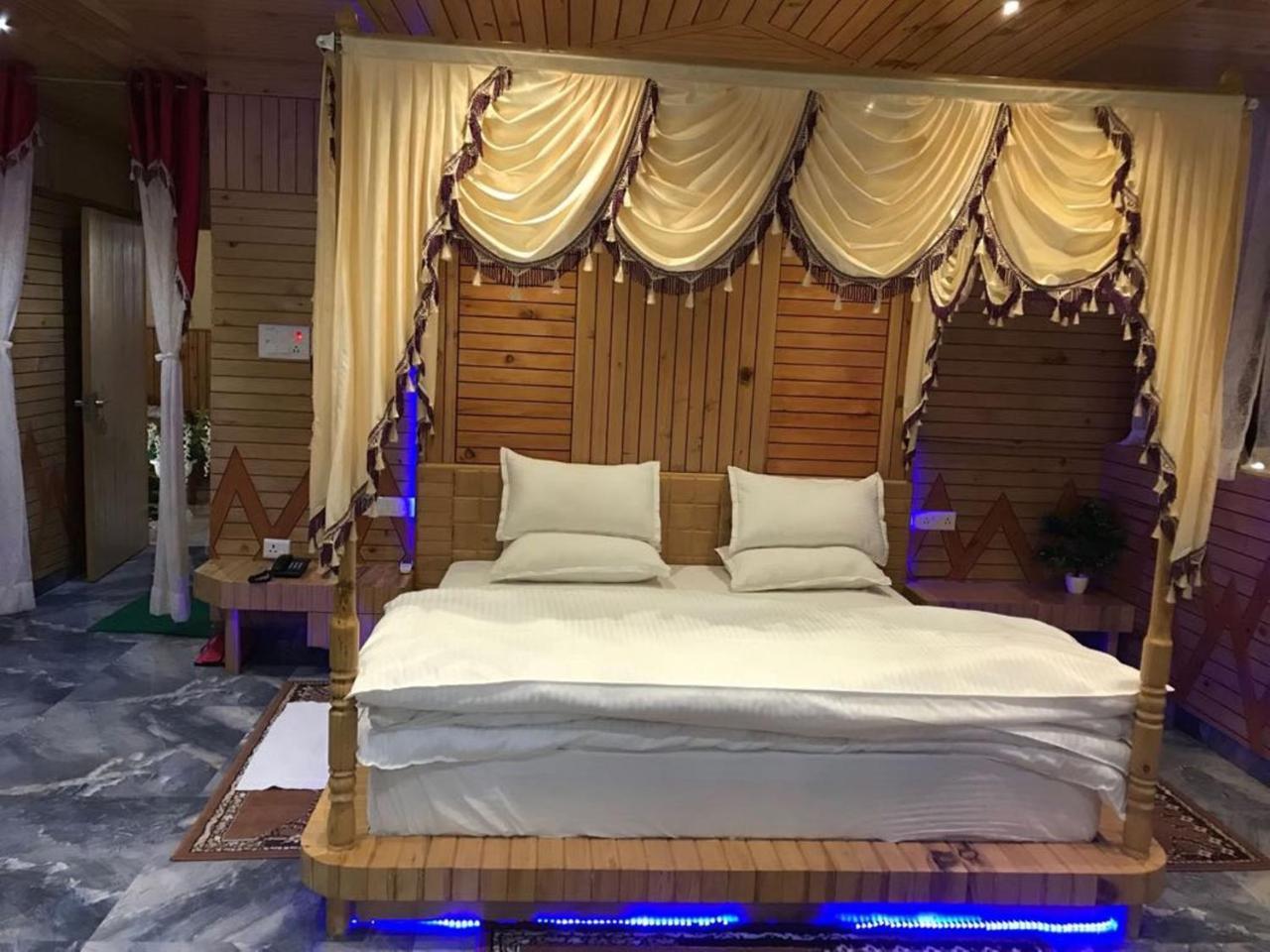 Oyo 37525 Hotel Mall Palace Pithorāgarh Екстериор снимка