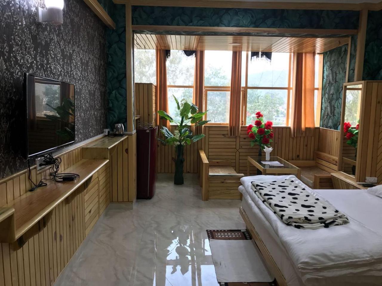 Oyo 37525 Hotel Mall Palace Pithorāgarh Екстериор снимка