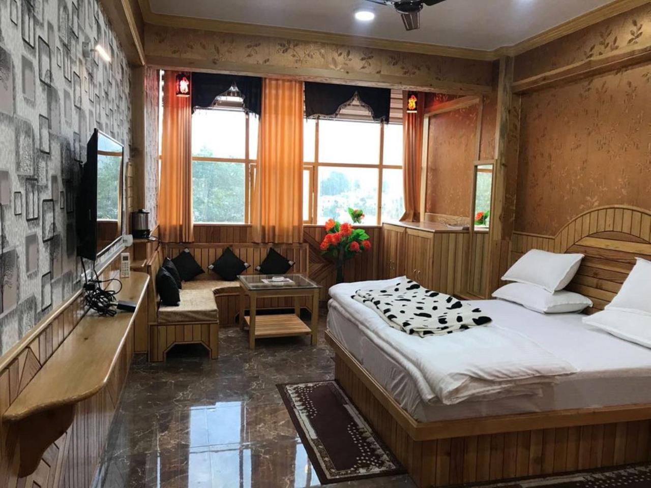 Oyo 37525 Hotel Mall Palace Pithorāgarh Екстериор снимка